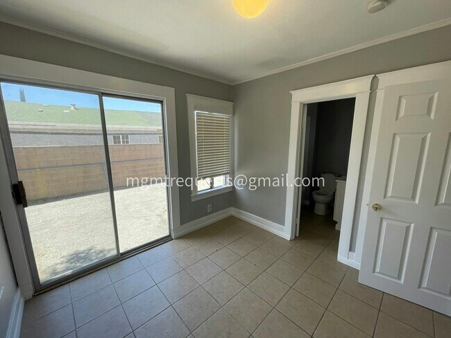 Building Photo - 331 N 5th St