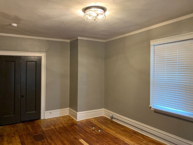 Building Photo - 827 S Braddock Ave