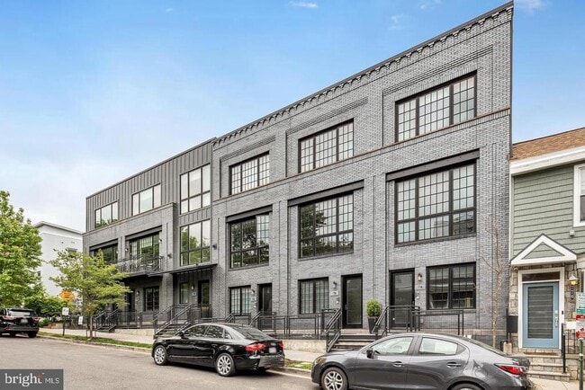 Primary Photo - 774 Girard St NW