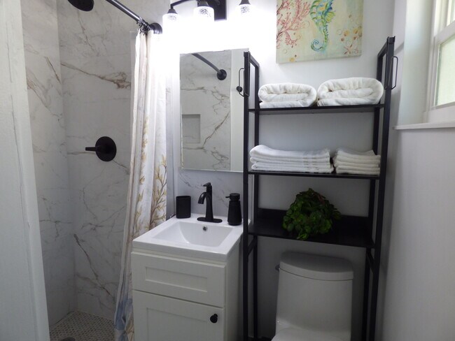 Building Photo - 2060 NE 1st St