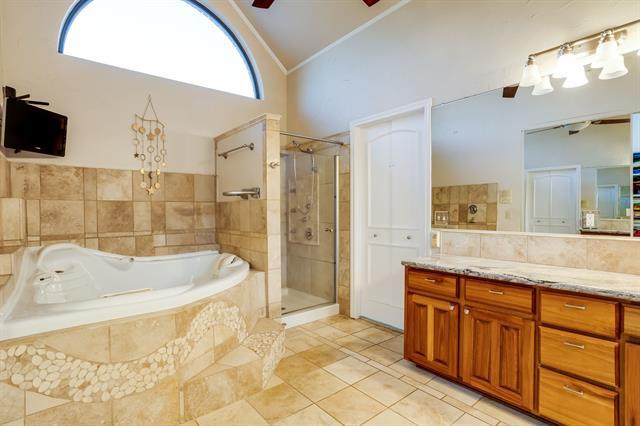 Building Photo - 9812 Canyon Crest Cir