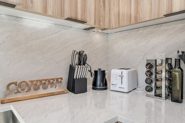 Building Photo - 4205 Evanston Ave N