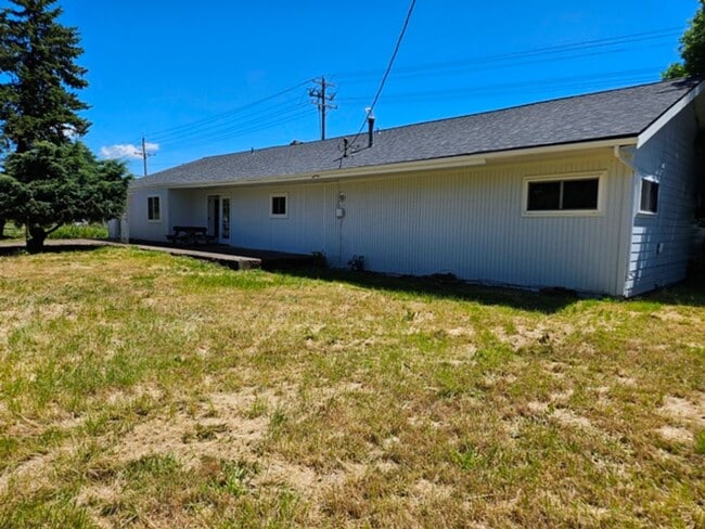 Building Photo - 3Bd/2Ba Single Story Home-For viewing!