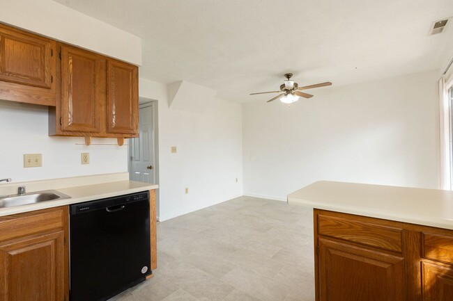 Building Photo - 3 Bed, 2.5 Bath, Townhome in Inwood, WV