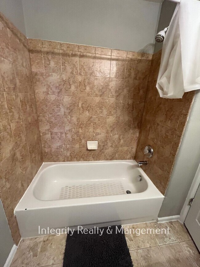 Building Photo - 1496 Royal Troon Dr
