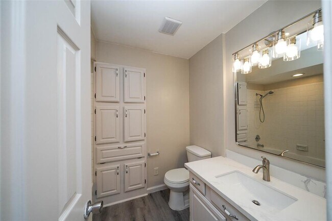 Building Photo - 5407 Oakhaven Ln