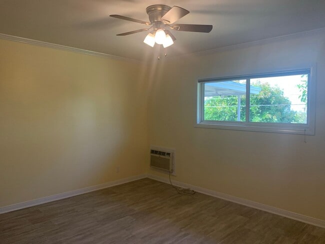 Building Photo - Gorgeous Two Story /Five Bedrooms in Burbank With Fantastic Views!!!