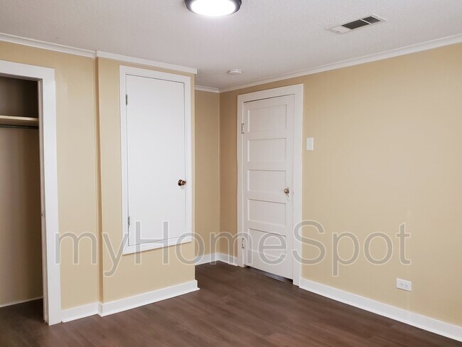 Building Photo - 8407 Whitmire Dr