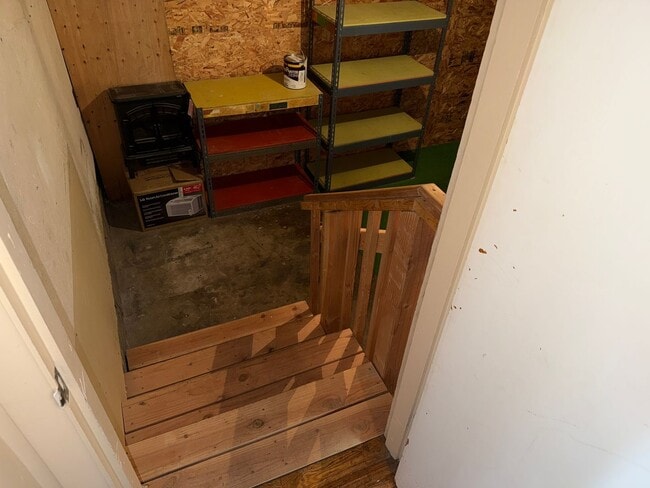 Building Photo - Updated 2 bedroom 1 bath duplex in Eugene!