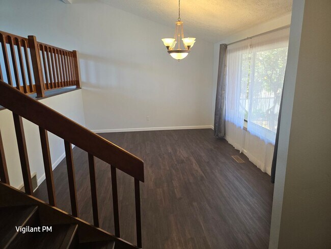 Building Photo - Amazing 3 bedroom home