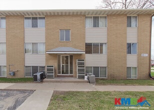 Building Photo - 121 Southview Dr
