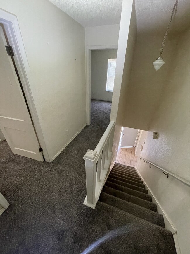 Building Photo - 3-Bedroom Duplex in OKC