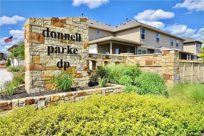 Building Photo - 2880 Donnell Dr