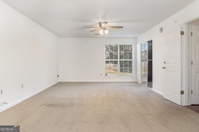 Building Photo - 1331 Baywood Glen