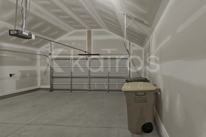 Building Photo - 142 Western Red Cedar Dr