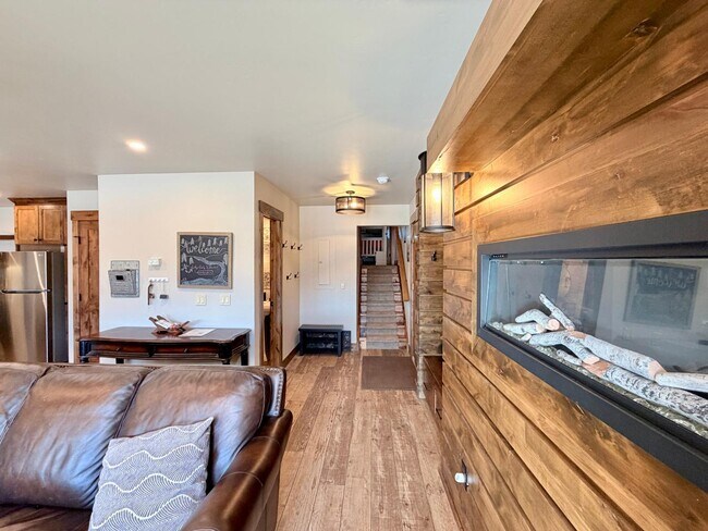 Building Photo - 628 Cranmer Ave