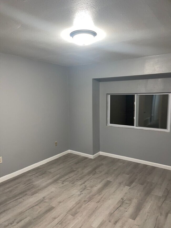 Building Photo - 1717 Jade Ave
