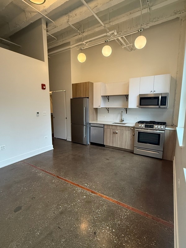 Building Photo - 28 E Adams St