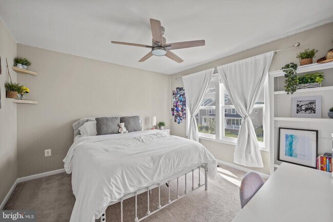 Building Photo - 1025 Forsythia Ln