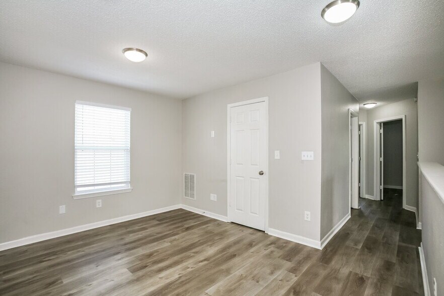 Building Photo - 15341 Ten Point Dr