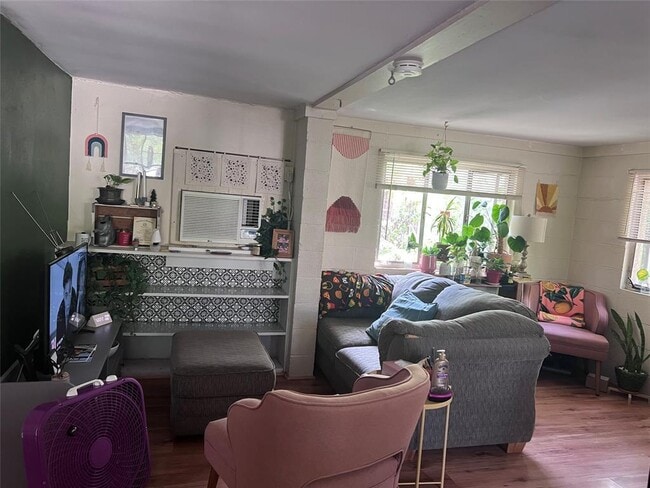 Building Photo - 3205 Grooms St