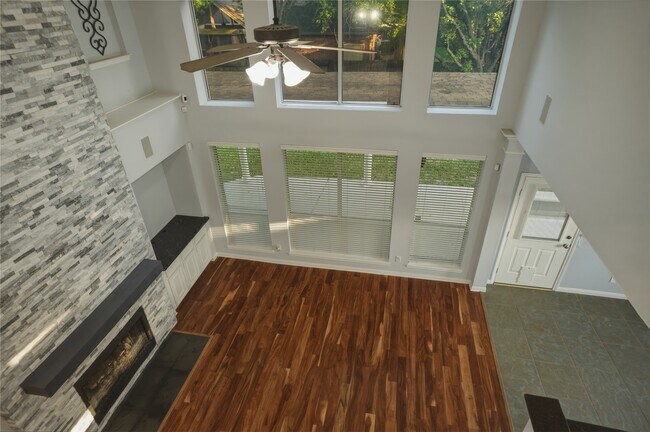 Building Photo - 2302 Marblecrest Ln