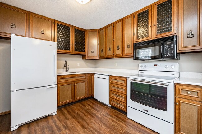 Building Photo - 6507 Laurel Ln NE