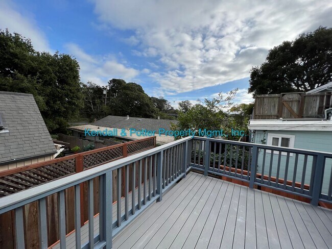 Building Photo - 360-370 10th Avenue