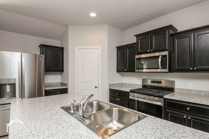 Building Photo - 16428 Marinette Ct