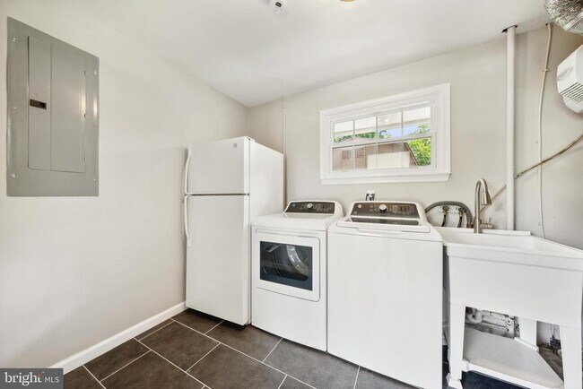 Building Photo - 5317 Oldcastle Ln