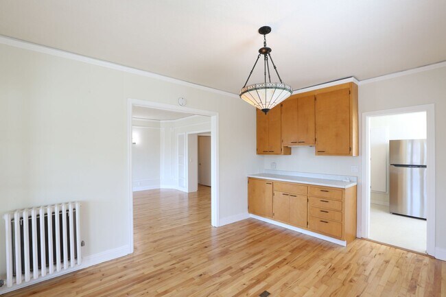 Building Photo - OPEN HOUSE: Sunday (12/21) 2:35pm-2:50pm Top Floor 2BR/2BA apartment with sweeping views of Lake ...