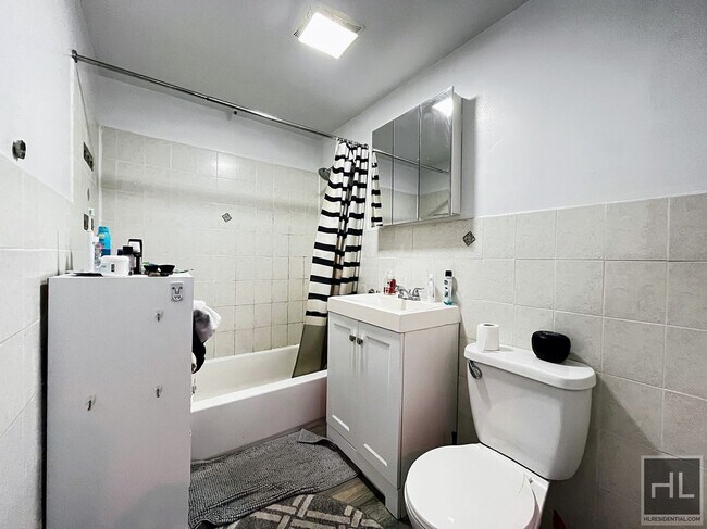 Building Photo - 248 McKibbin St