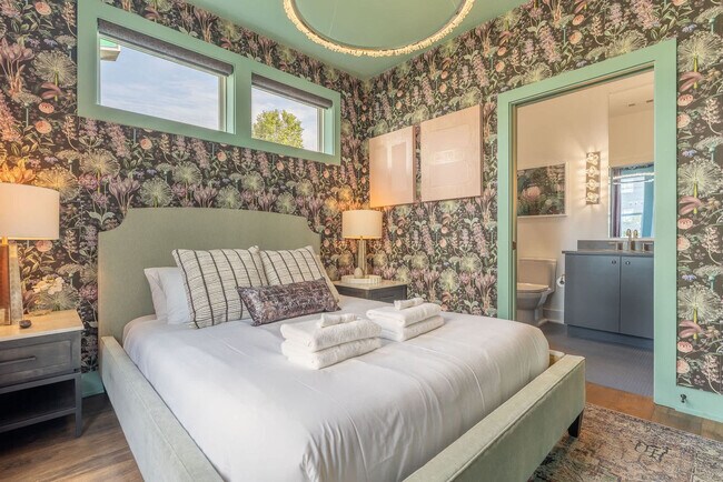 Building Photo - 87 Lucile St