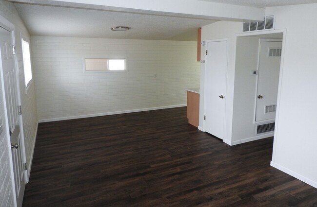 Building Photo - Beautifully Remodeled 3+1 Bungalow with Indoor-Outdoor Living