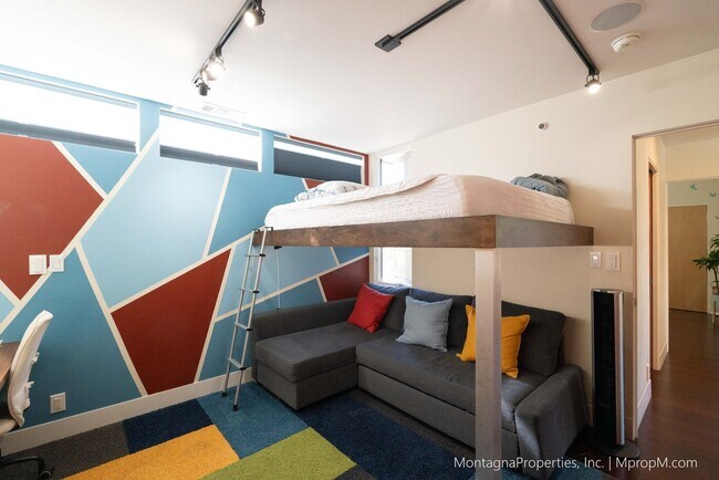 Building Photo - Custom Silicon Valley Modern Dream Home Av...