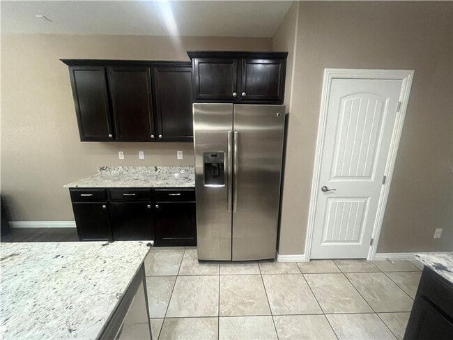 Building Photo - Move in Ready 2 Story 3 bedroom home SW