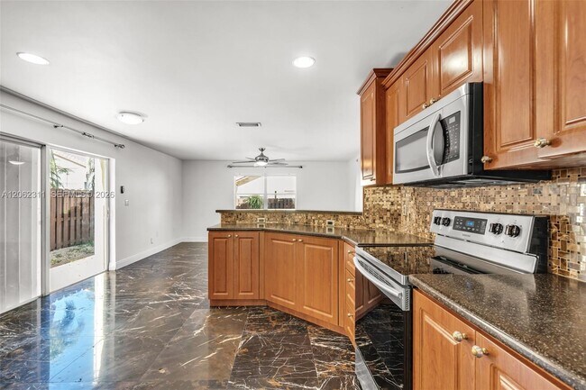 Building Photo - 5160 NW 112th Ct