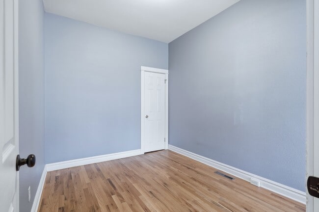 Building Photo - 1032 28th St