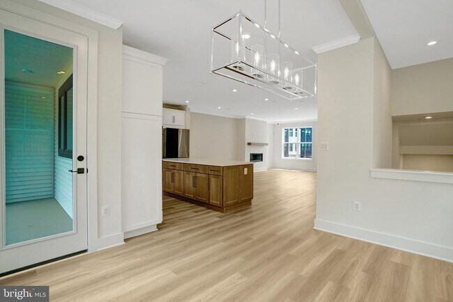 Building Photo - 9418 Dandelion Dr