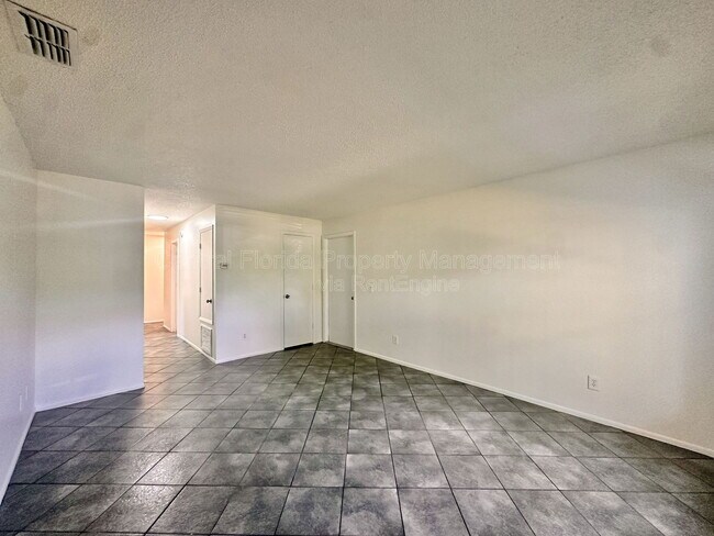 Building Photo - 1432 Lantry Ct