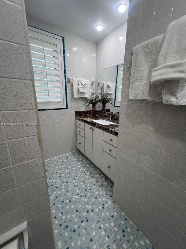 Building Photo - 7760 Aviation Blvd