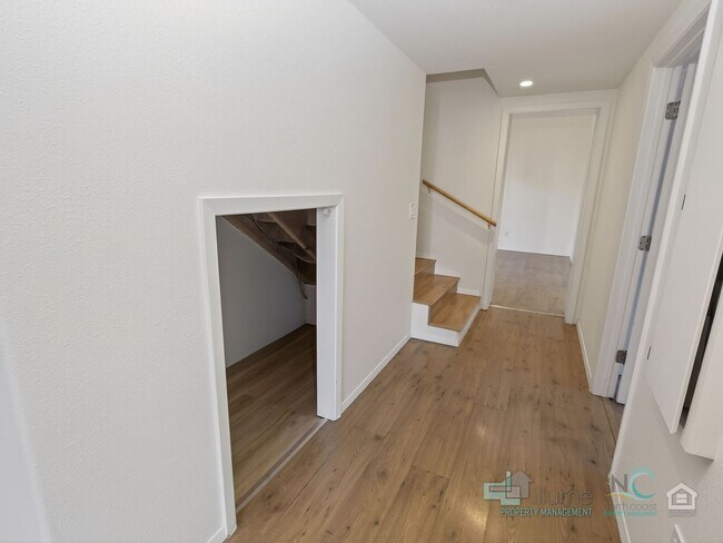 Building Photo - 849 1st Ave