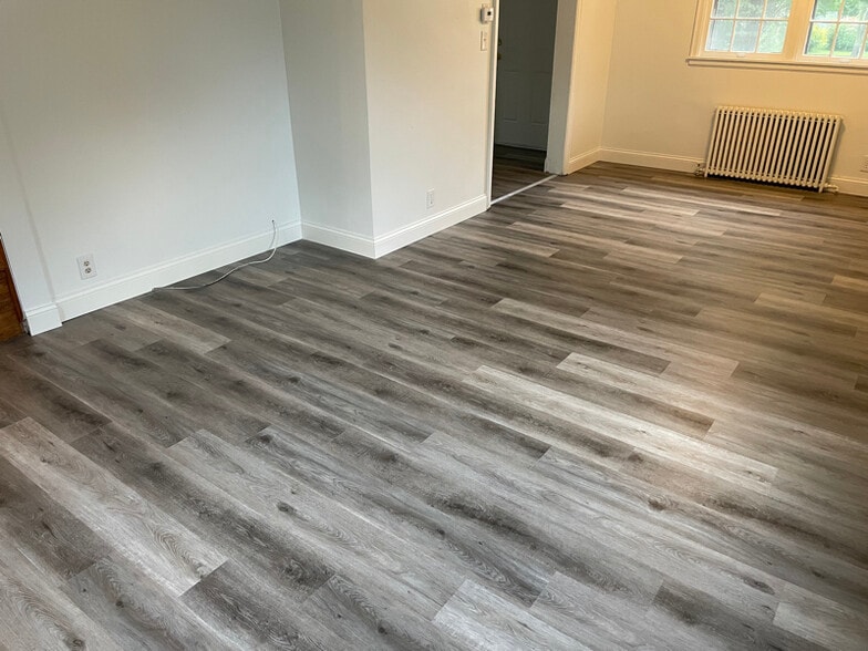 Building Photo - 904 4th St S