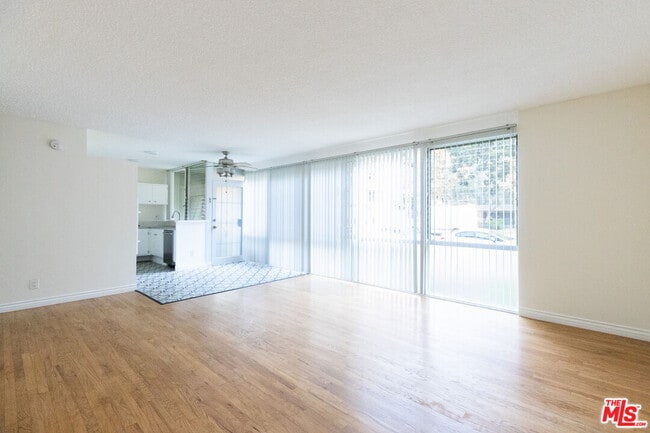 Building Photo - 11131 Rose Ave