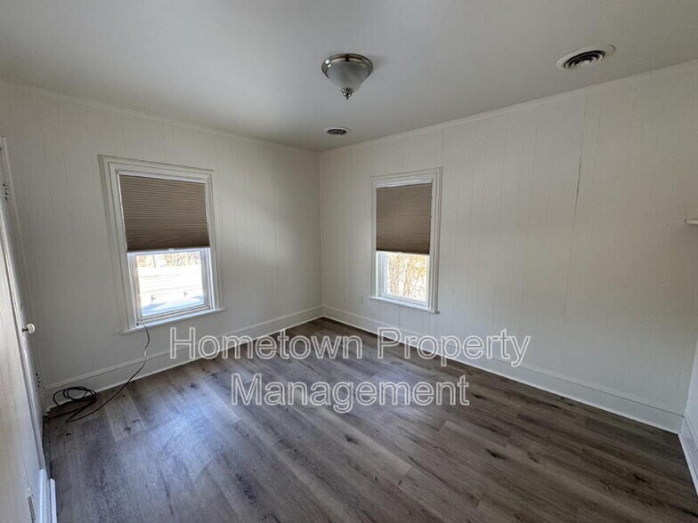 Building Photo - 8858 PA-25