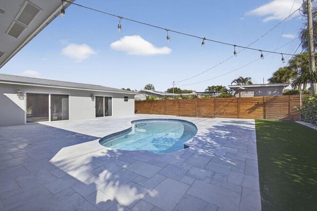 Building Photo - 2388 S Wallen Dr