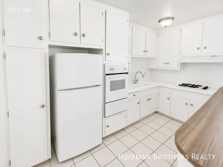 Building Photo - 3718 Mentone Ave