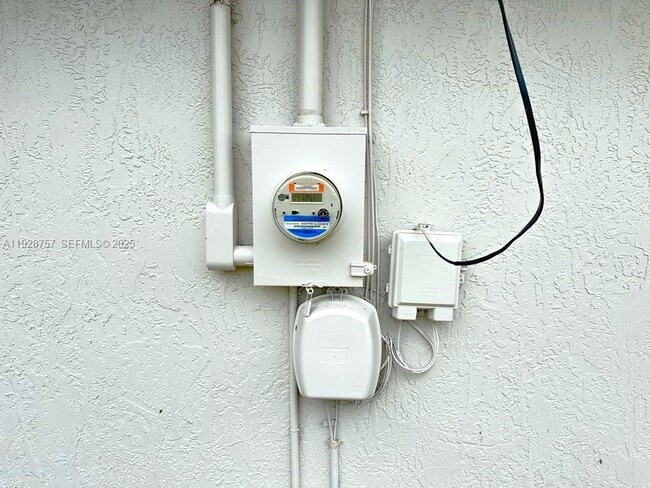 Building Photo - 720 2nd Pl SW