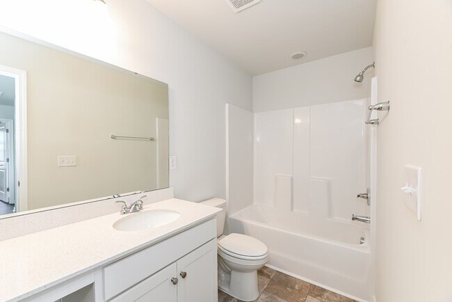 Building Photo - Modern 4 Bedroom Home in Mackey Farms