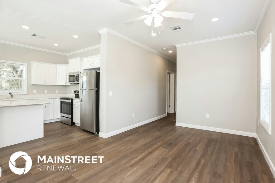 Building Photo - 2119 Lewis St